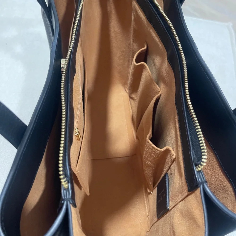 Freja New York Paloma Tote 13 – Black
Retail $368 | Excellent Condition - Picture 8 of 14